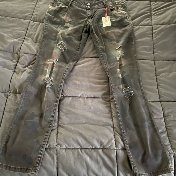 Decree Denim - CAMO Super Skinny Jeans (NWT) Size 15